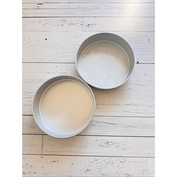 Wilton - 12” Round Cake Pans - Picture 2 of 2